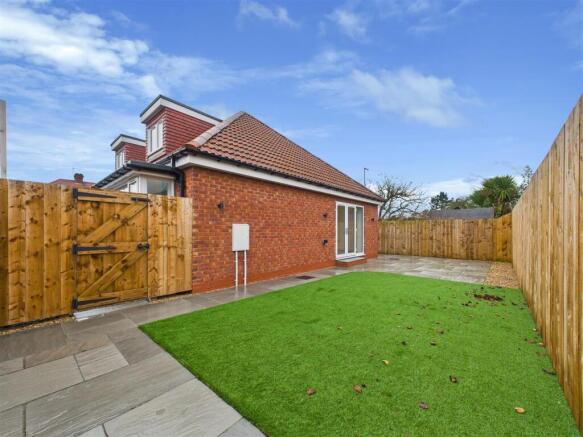 2 bed Semi-Detached Bungalow for sale Image 11