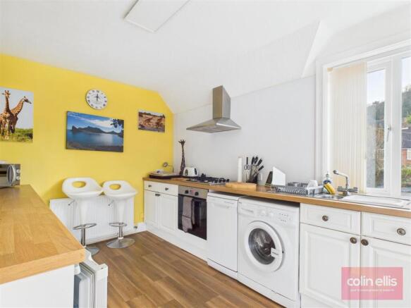 2 bed Flat for sale Image 5