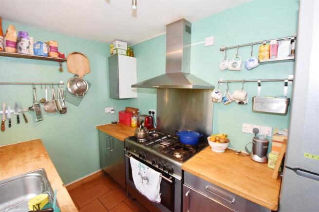Kitchen 1.jpg