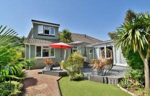 2, Longacre Drive, Ferndown BH22 9EE