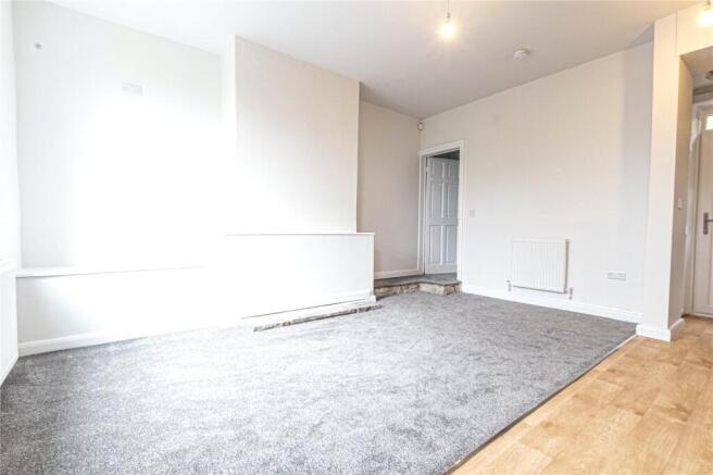 2 bed Terraced to rent Image 6