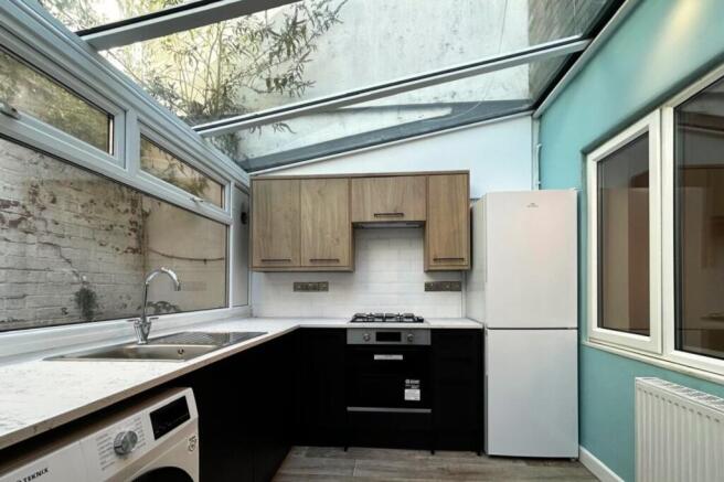 KITCHEN CLOSE UP