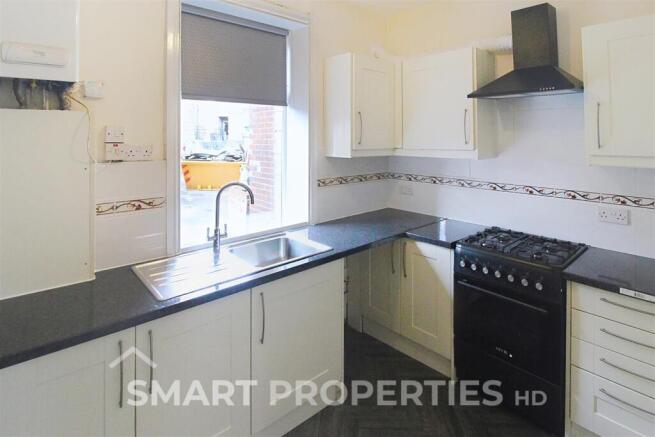 2 bed Terraced to rent Image 4