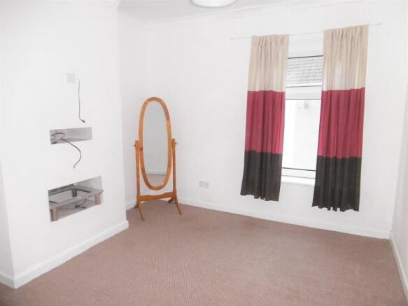Bedroom 1 (FRONT)