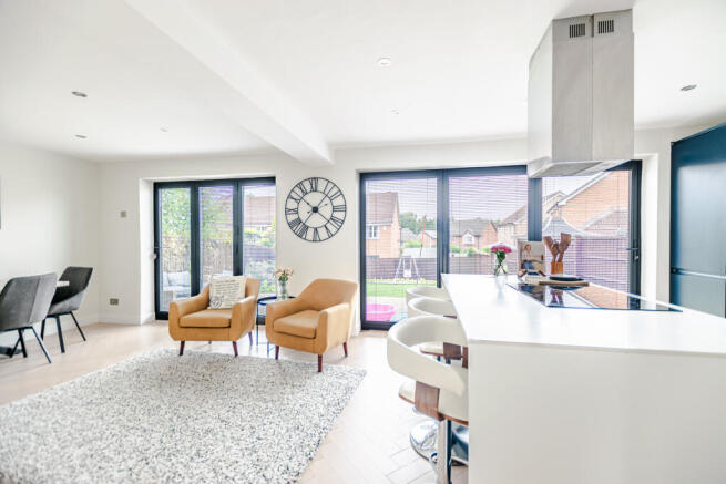 4 bed Detached for sale Image 11