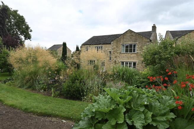 4 bed Detached for sale in carperby