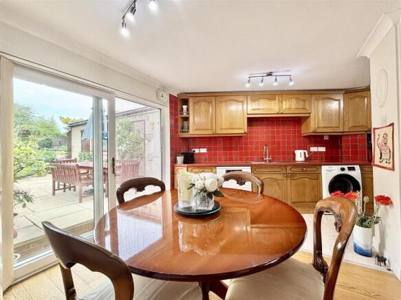 4 bed Semi-Detached for sale Image 4