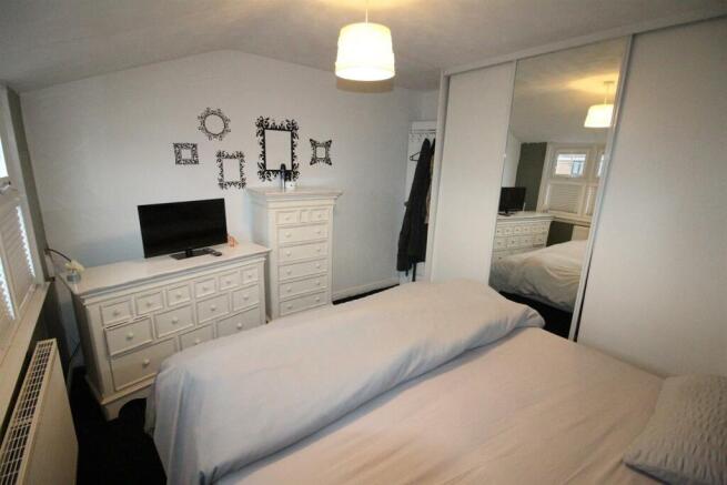 214 Low Grange Ave-Bed1b.JPG