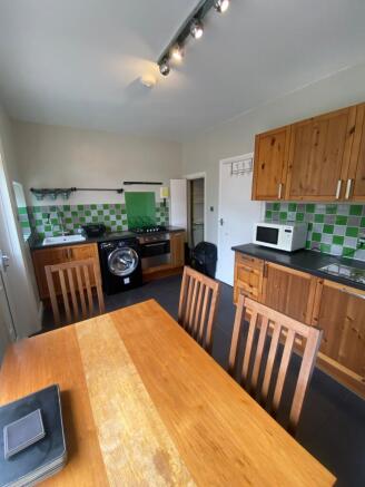 2 bed Terraced to rent Image 4