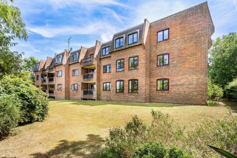Morley Road, Farnham, Surrey, GU9