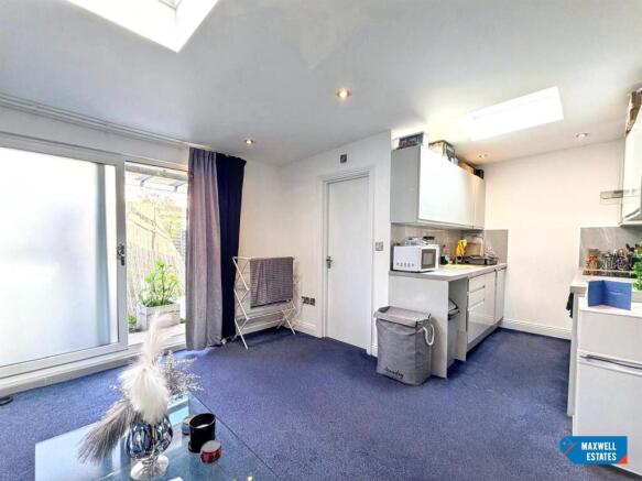Oakleigh Avenue 13.jpg