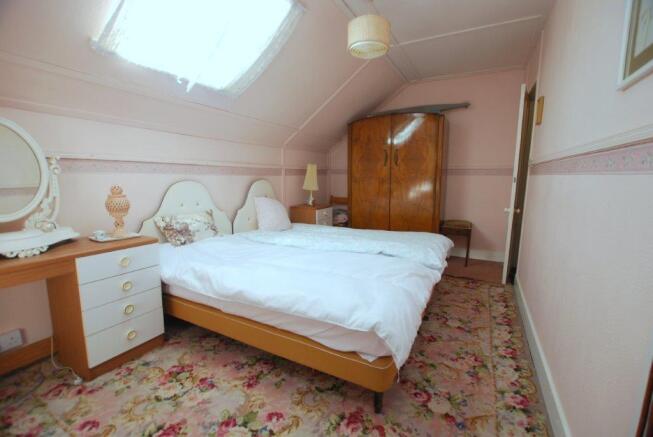 47 South Street Greenock  (36) attic room 2.jpg