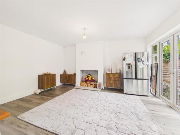 4 bed Semi-Detached for sale Image 5