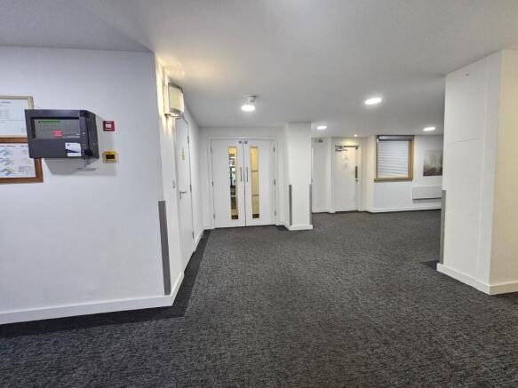 3 bed Apartment to rent Image 8