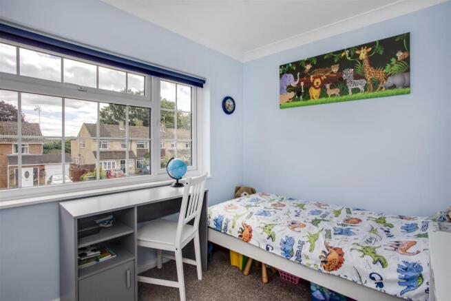 7 Oaktree Close Bedroom 3.jpg