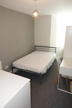 5 bed Private Halls to rent Image 10