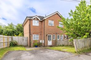 1, Chapel Cottages, Victoria Road, Crowborough TN6 2JG