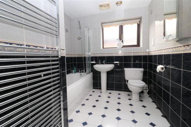 FAMILY BATHROOM