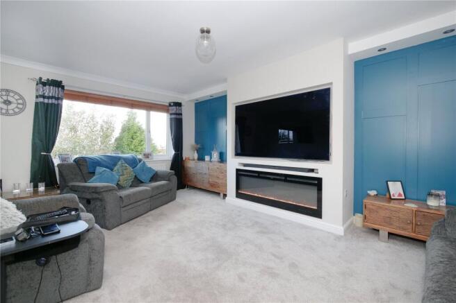 4 bed Semi-Detached for sale Image 3