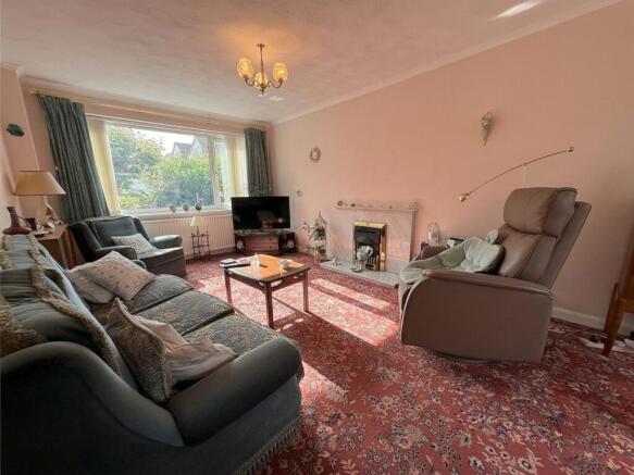 6 bed Detached for sale Image 5