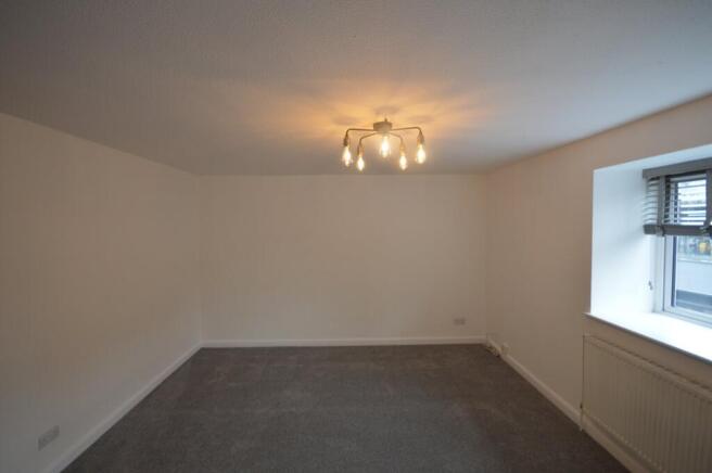 2 bed Maisonette to rent Image 4