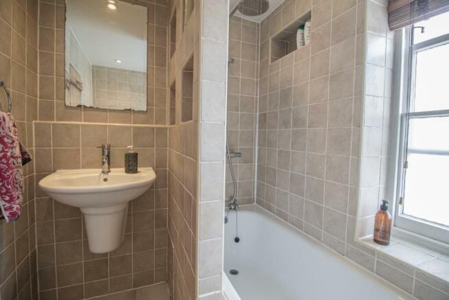 39 Cannon Street [Bathroom] 01.jpg