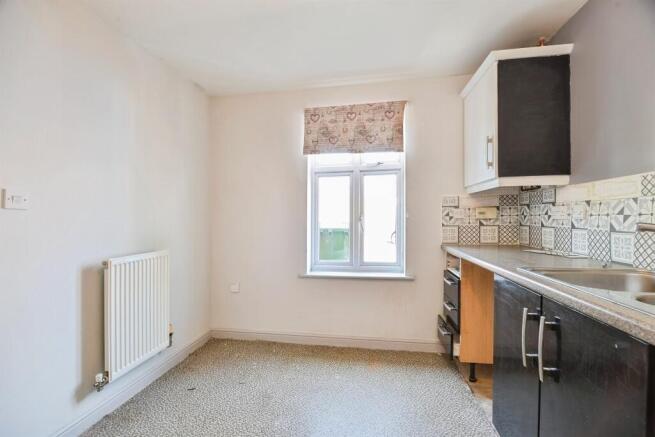 3 bed Semi-Detached for sale Image 6