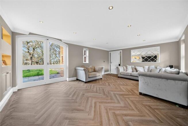 4 bed Link Detached House for sale Image 8