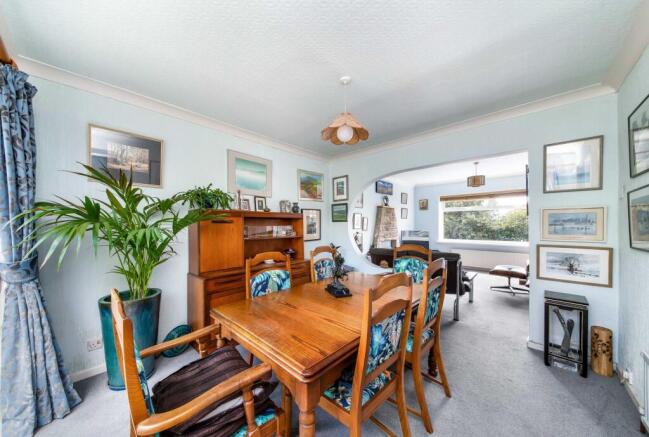 OPEN-PLAN LIVING DINING ROOM - DINING AREA