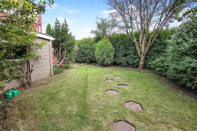 SIDE GARDEN