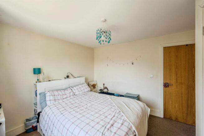 2 bed Ground Flat for sale Image 9