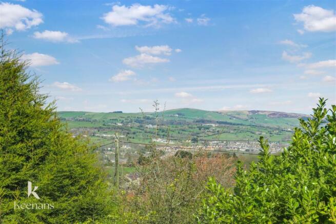 4 bed Detached for sale Image 5
