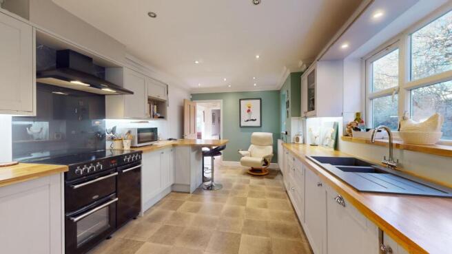 KITCHEN/BREAKFAST ROOM