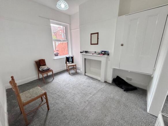 4 bed Semi-Detached to rent Image 4