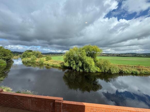 2 bed Flat to rent Image 6