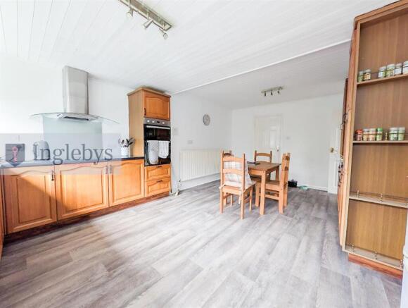 4 bed Detached for sale Image 5