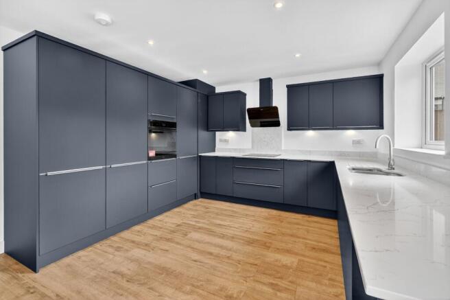 4 bed Semi-Detached for sale Image 4