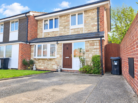 3 bed end terrace for sale Enstone Road, Woodley,