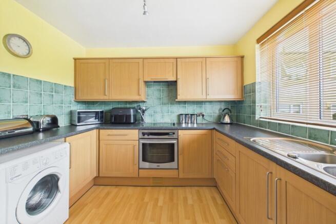 2 bed Ground Flat for sale Image 8