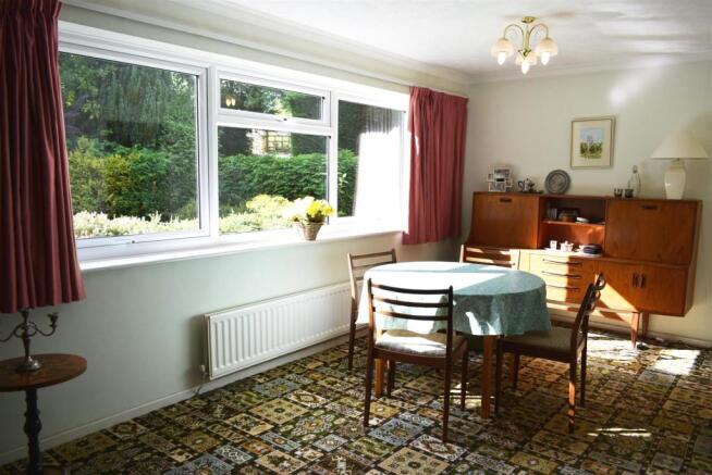 Dining Area 1.JPG