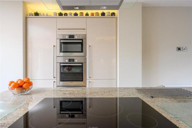 5 bed Detached for sale Image 10