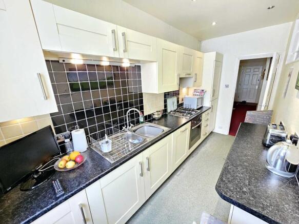 2 bed Flat for sale Image 6