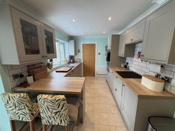 4 bed Detached for sale Image 6