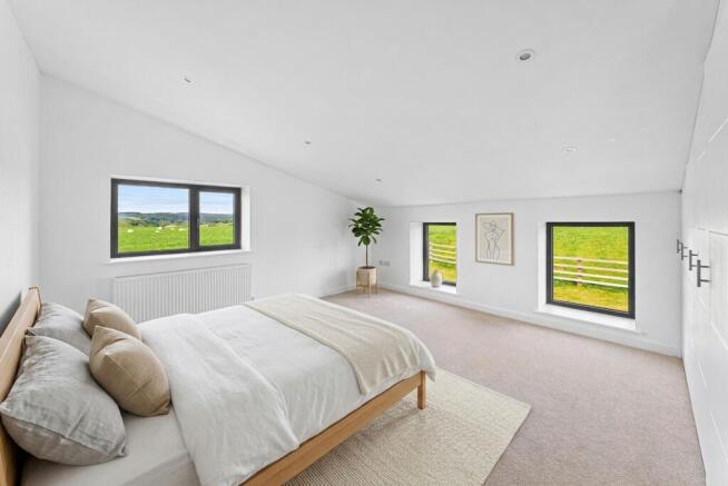 6 bed Detached for sale Image 11
