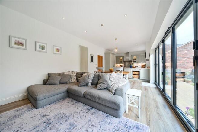 5 bed Detached for sale Image 4