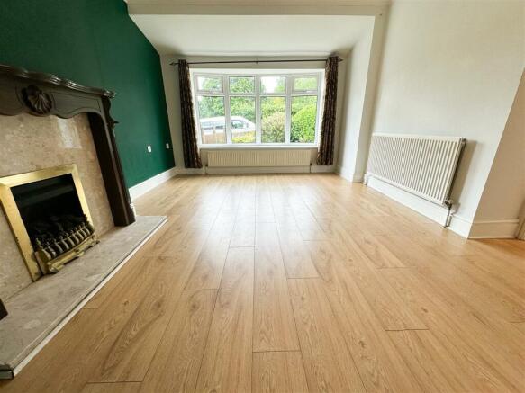 LOUNGE DINING ROOM