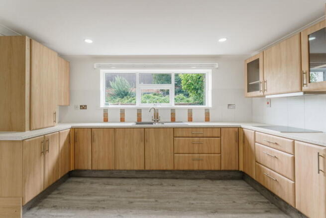 4 bed Detached for sale Image 4