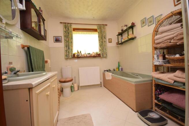 Bathroom .JPG