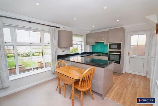 kitchen/dining room