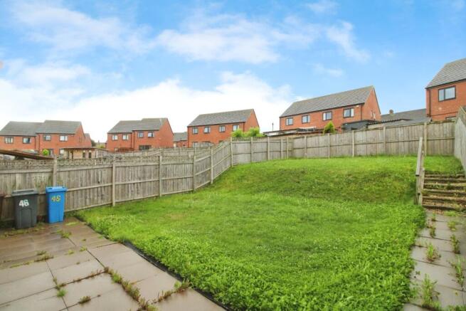 5 bed Semi-Detached to rent Image 12